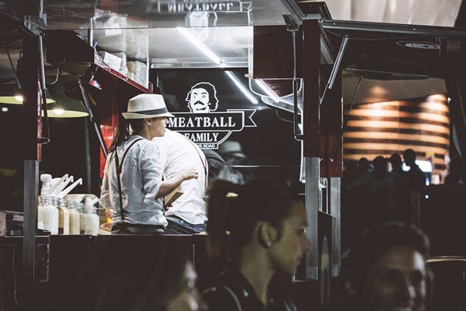 Lo staff di The Meatball Family al lavoro