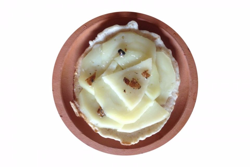 Caciotta e miele al tartufo:

Panigacci con Caciotta toscana e miele d'acacia al tartufo.
La freschezza della caciotta toscana abbinata al miele d'acacia al tartufo della Garfagnana e per chi ama i sapori raffinati e gourmet.