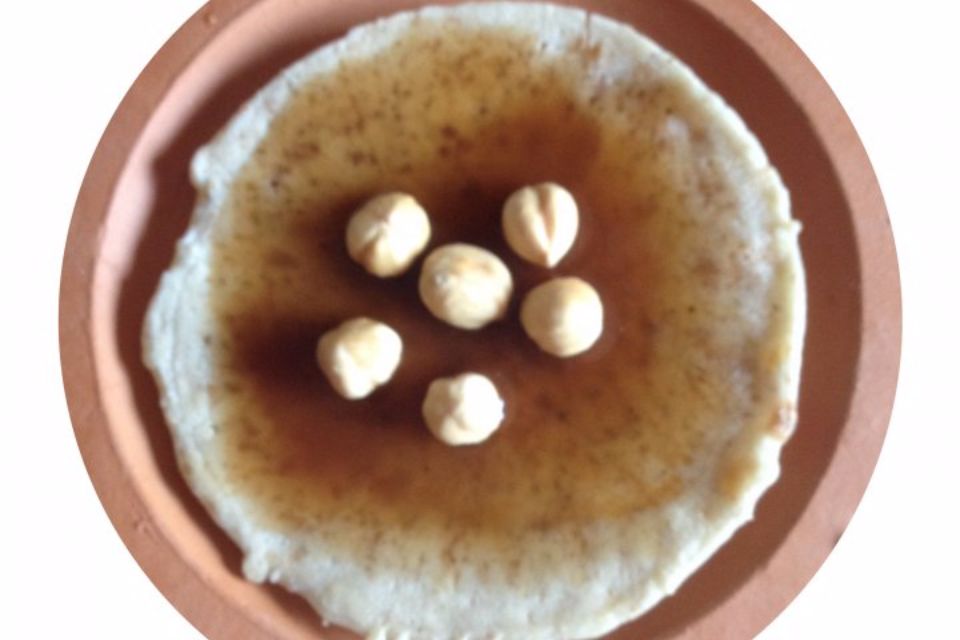 Nocciomiele:

Panigacci con Nocciomiele della Garfagnana.
La versione dolce e naturaledei panigacci la proponiamo con il miele millefiori della Garfagnana e la pasta di nocciole.